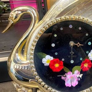 80s tacky kitsch Swan clock